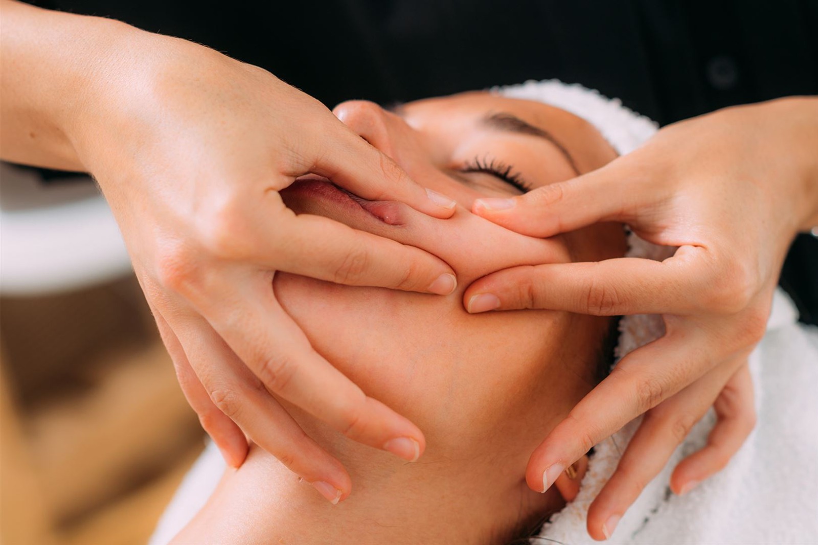 Facelifting Pincements Jacquet Gesichtsmassage