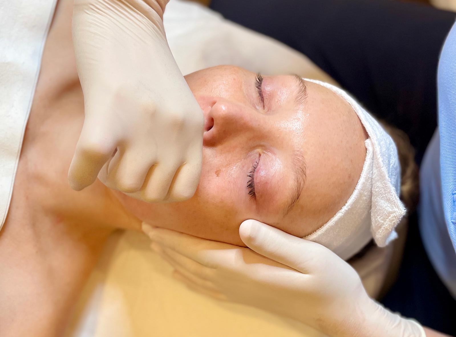 Sculptural & Buccal Gesichtsmassage